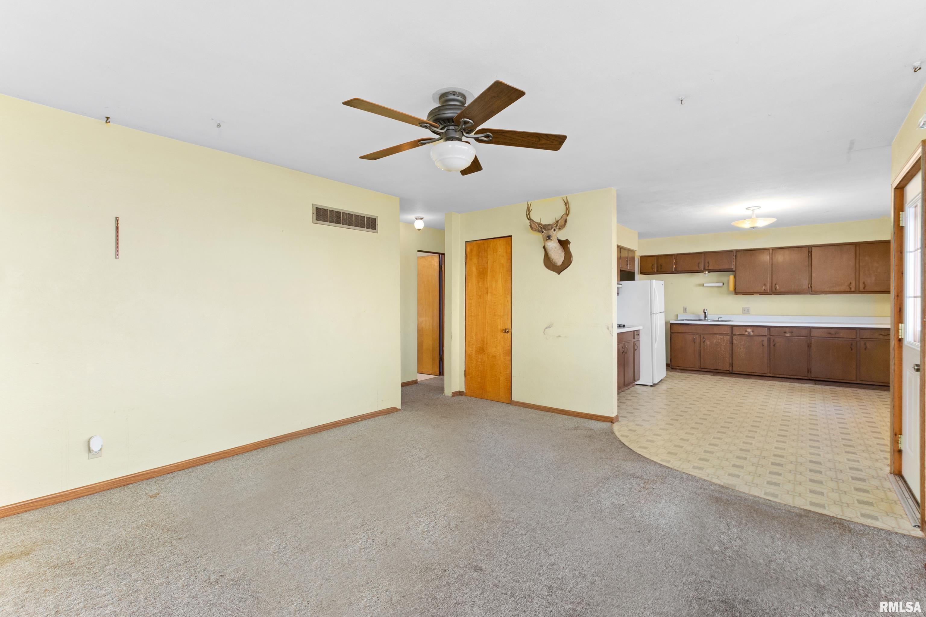 13107 Hurt Road Pekin, IL 61554 - Photo 14 of 32