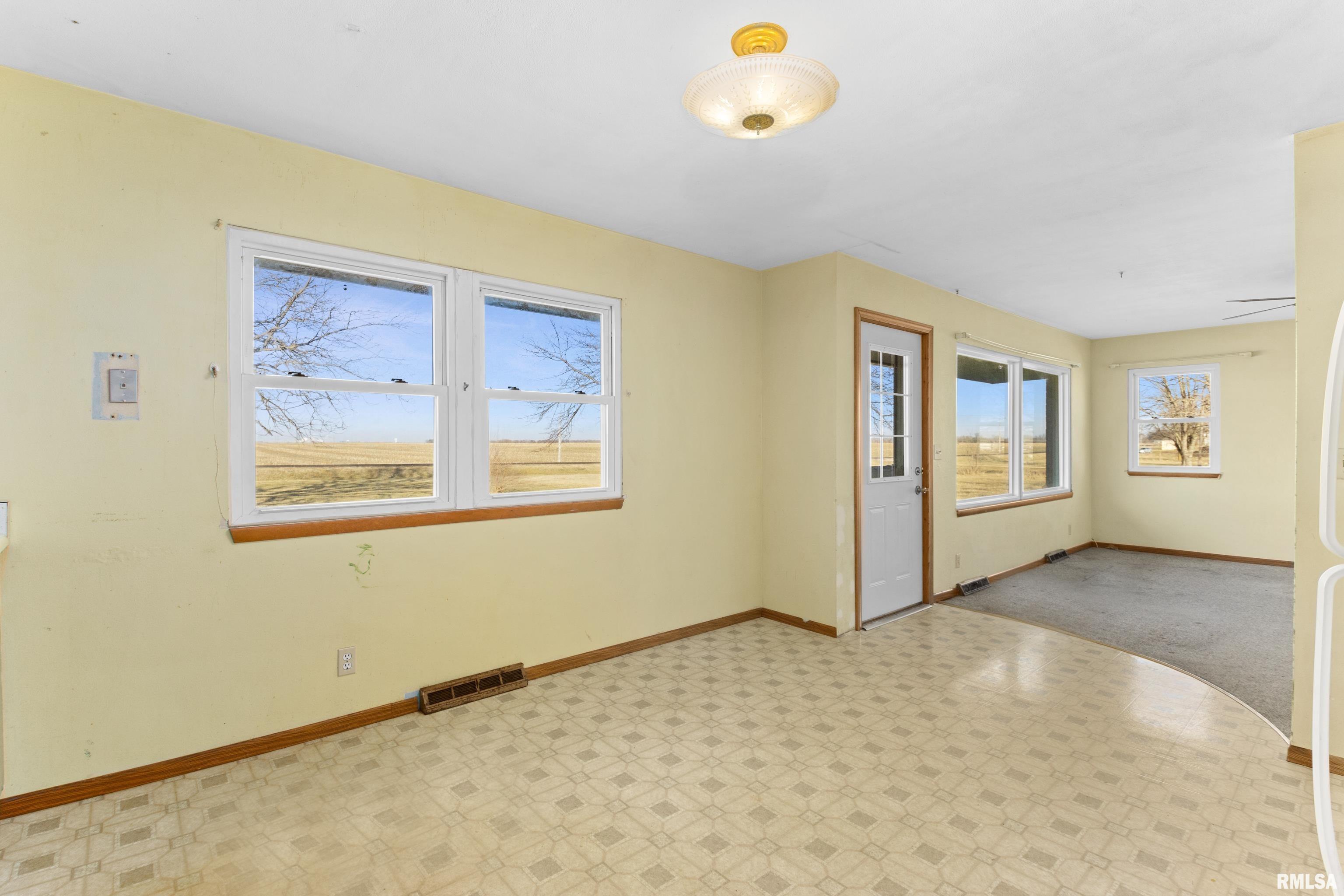 13107 Hurt Road Pekin, IL 61554 - Photo 17 of 32