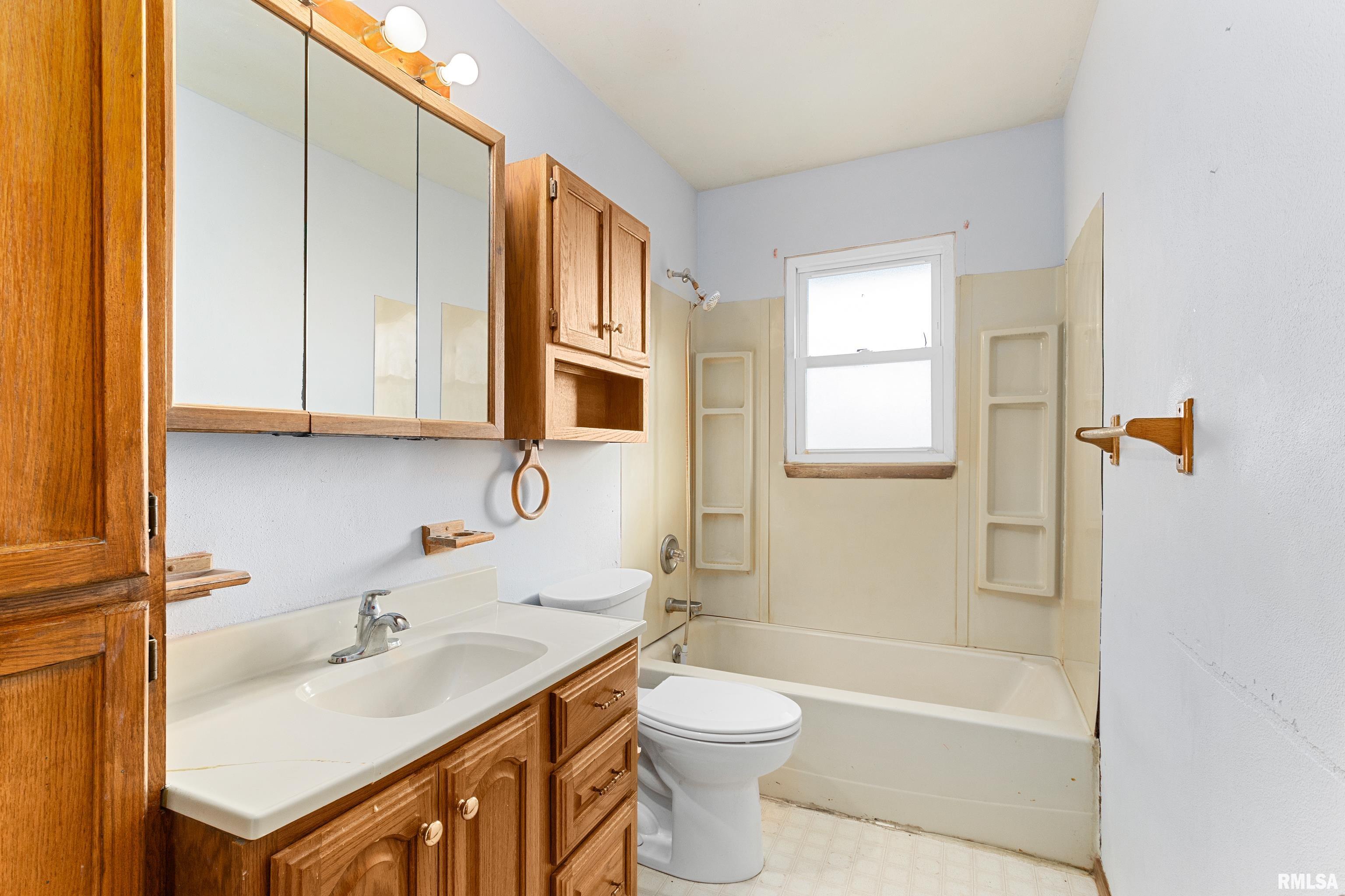 13107 Hurt Road Pekin, IL 61554 - Photo 19 of 32