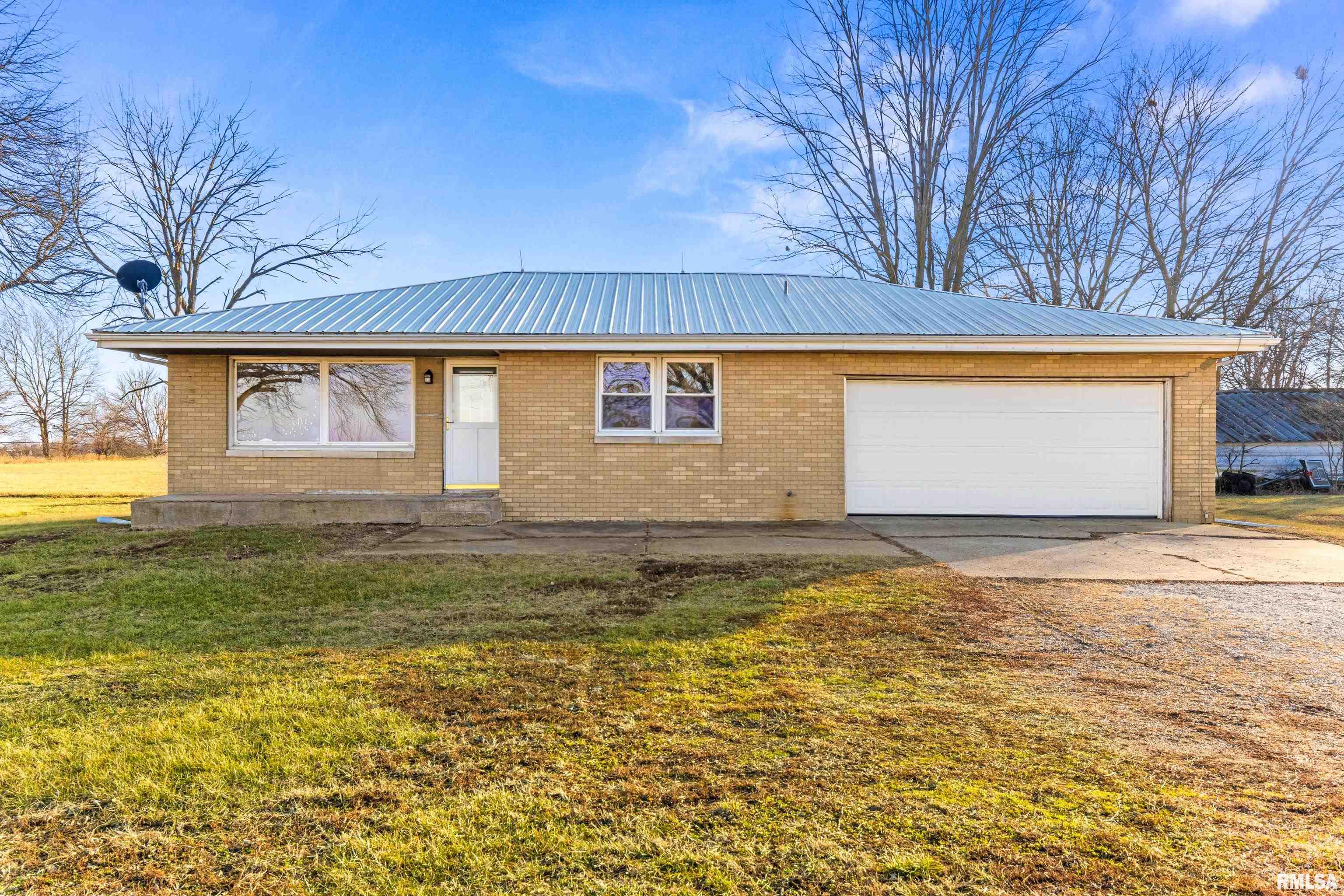 13107 Hurt Road Pekin, IL 61554 - Photo 2 of 32