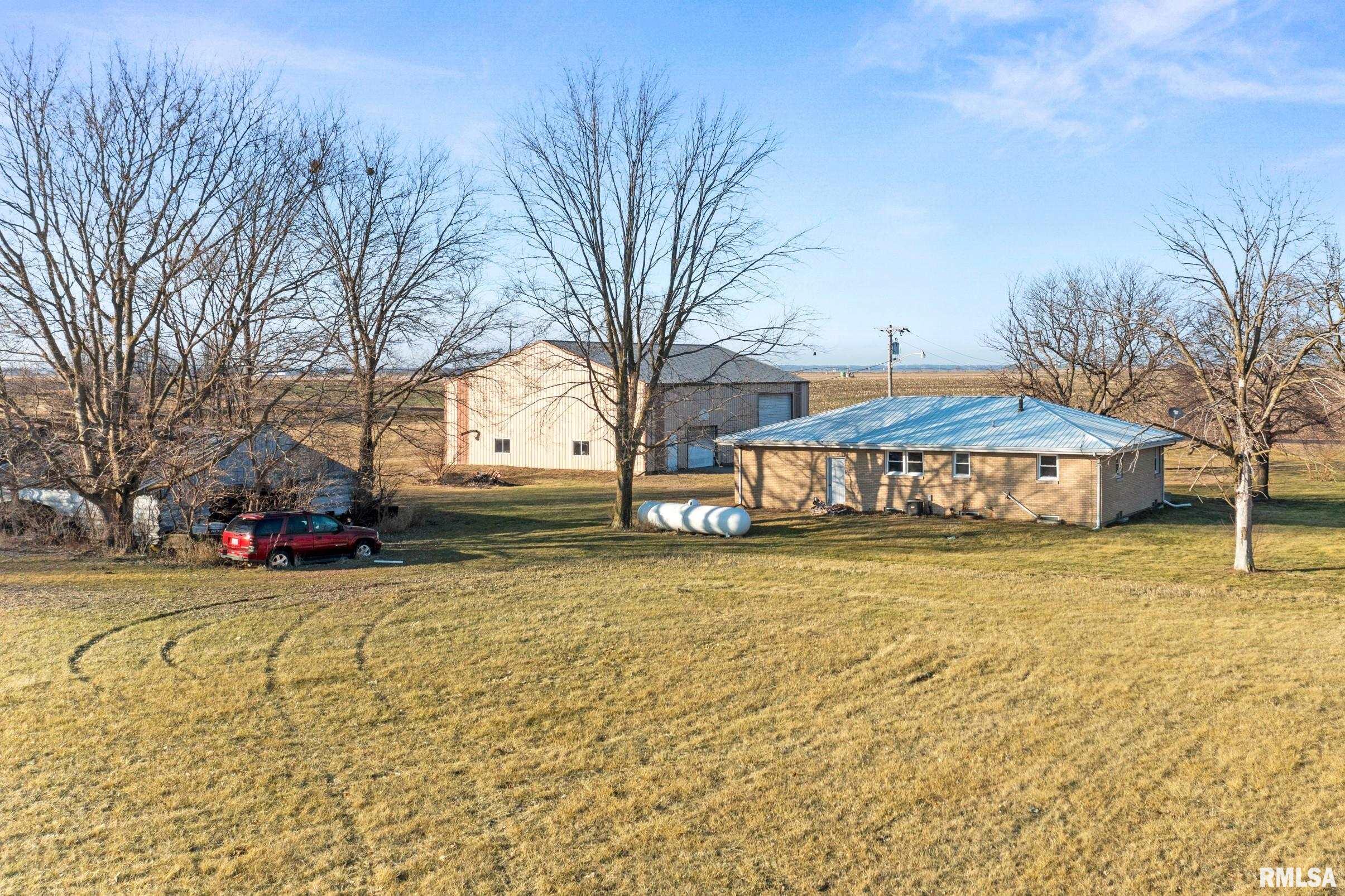 13107 Hurt Road Pekin, IL 61554 - Photo 3 of 32