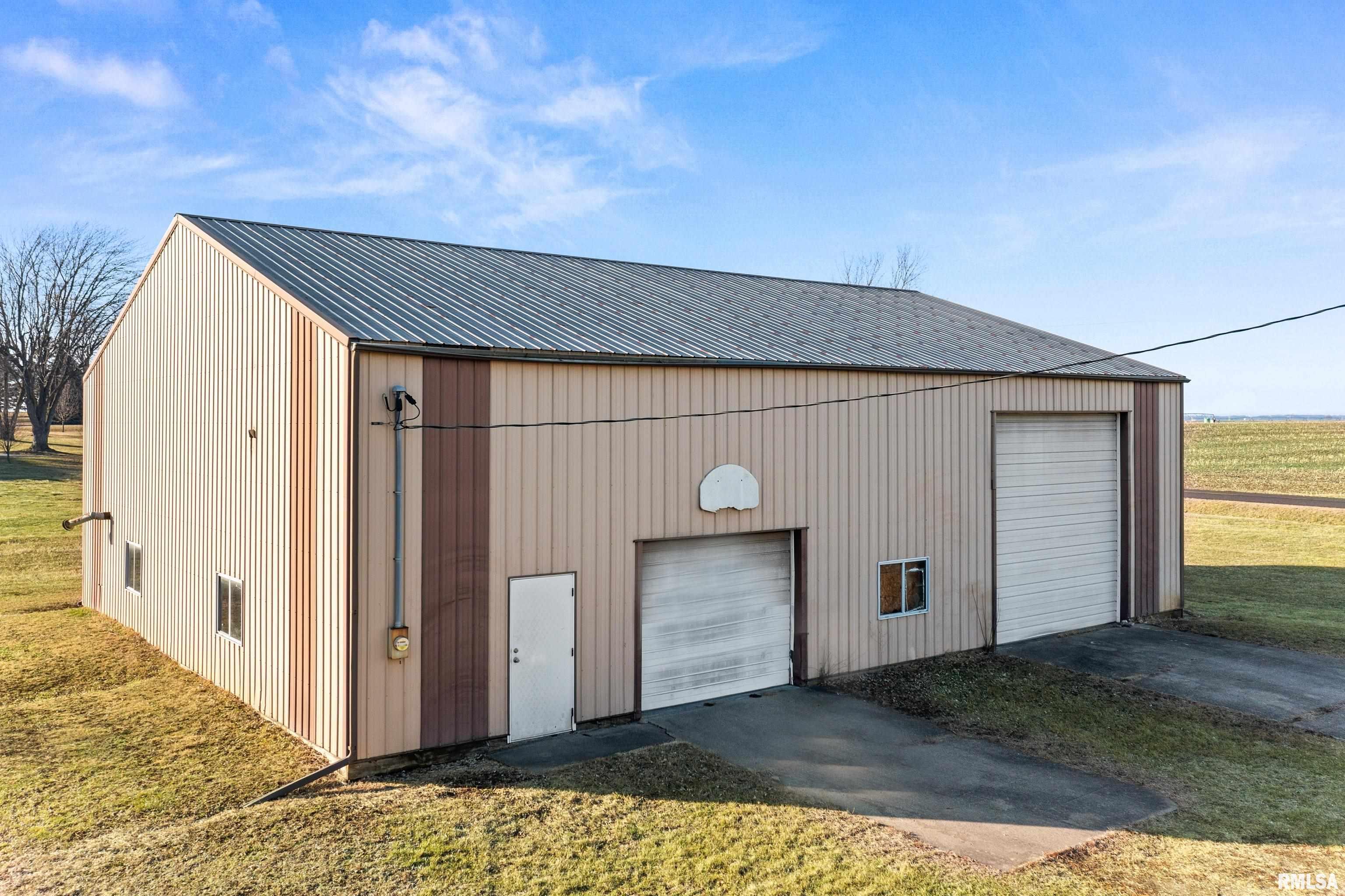 13107 Hurt Road Pekin, IL 61554 - Photo 6 of 32