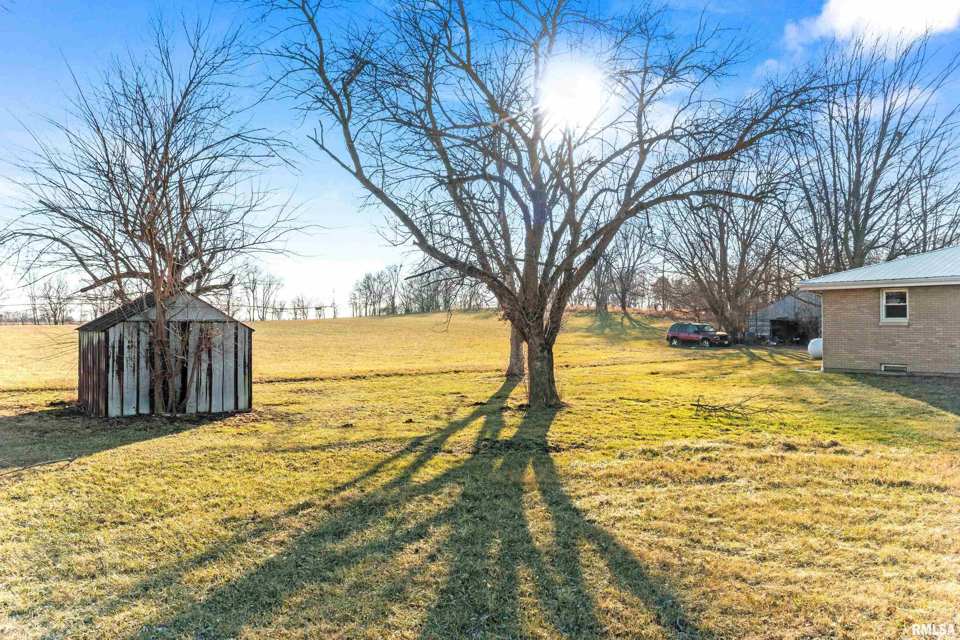 13107 Hurt Road Pekin, IL 61554 - Photo 8 of 32
