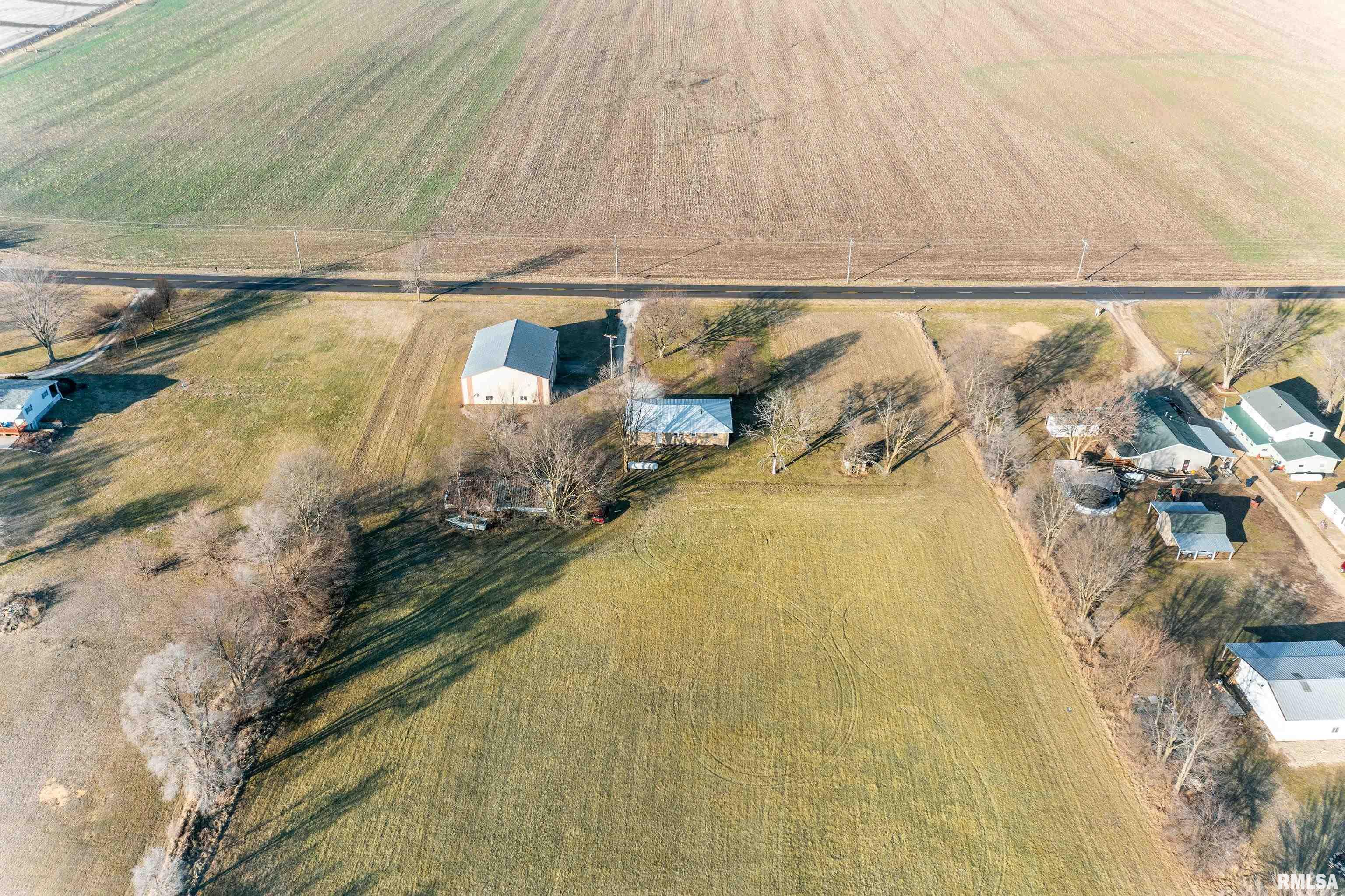 13107 Hurt Road Pekin, IL 61554 - Photo 9 of 32