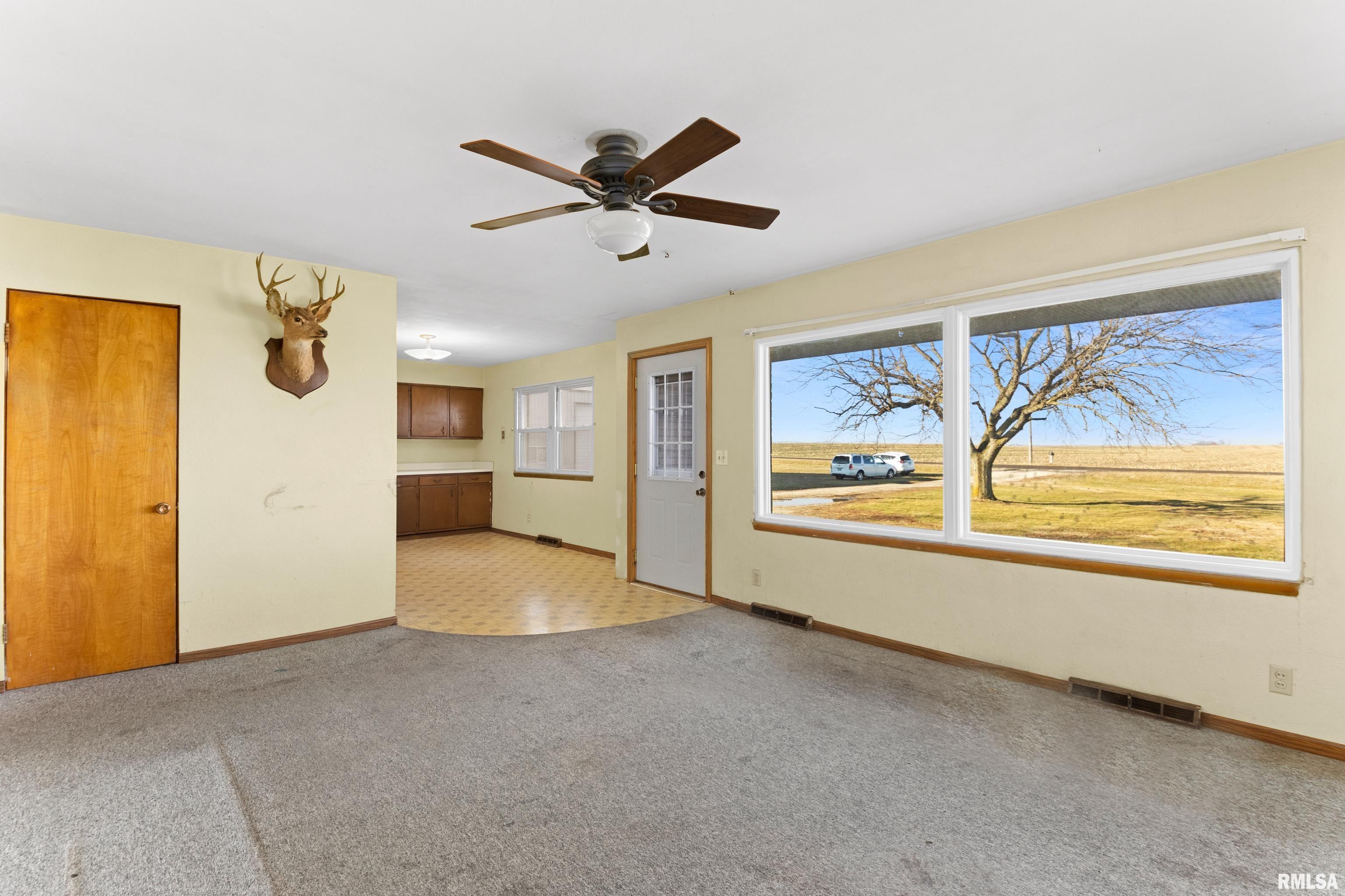 13107 Hurt Road Pekin, IL 61554 - Photo 10 of 32