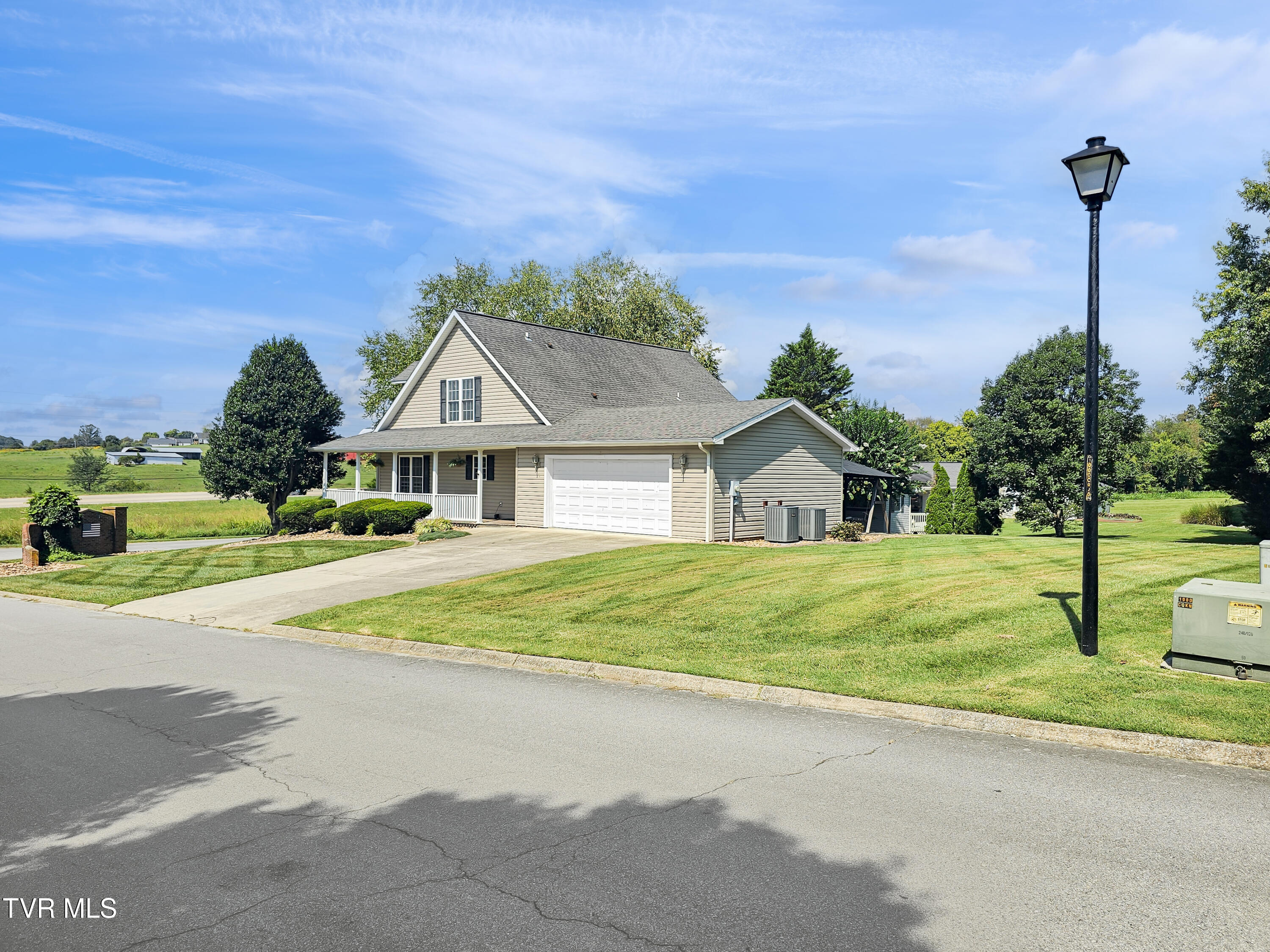 80 Florence Street Greeneville, TN 37745 - Photo 7 of 47 20260830_115117 (1)