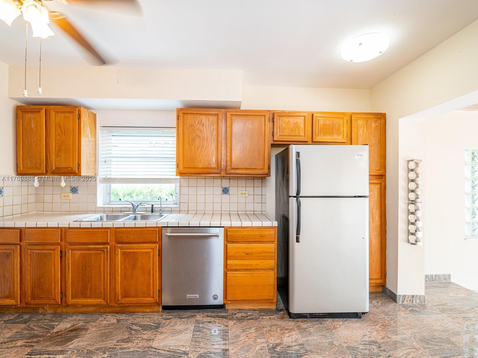 9441 Byron Avenue Surfside, FL 33154 - Photo 28 of 80