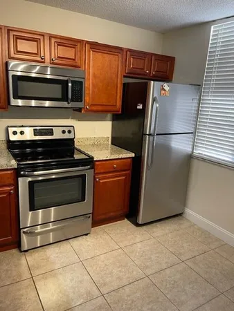 $2,500 | 3516 Whitehall Drive, Unit 303, West Palm Beach, FL 33401
