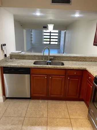 $2,500 | 3516 Whitehall Drive, Unit 303, West Palm Beach, FL 33401