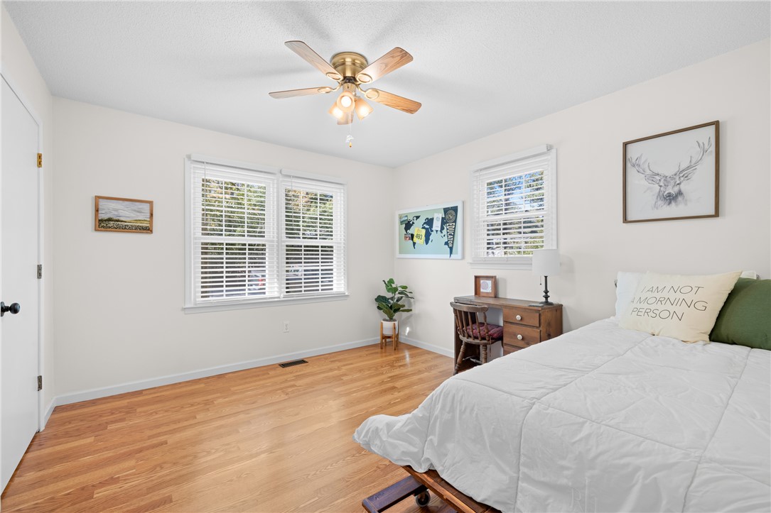 105 Scott Drive Seneca, SC 29678 - Photo 11 of 21 Second bedroom