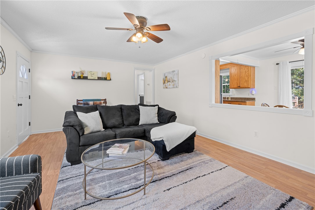 105 Scott Drive Seneca, SC 29678 - Photo 4 of 21 Living area