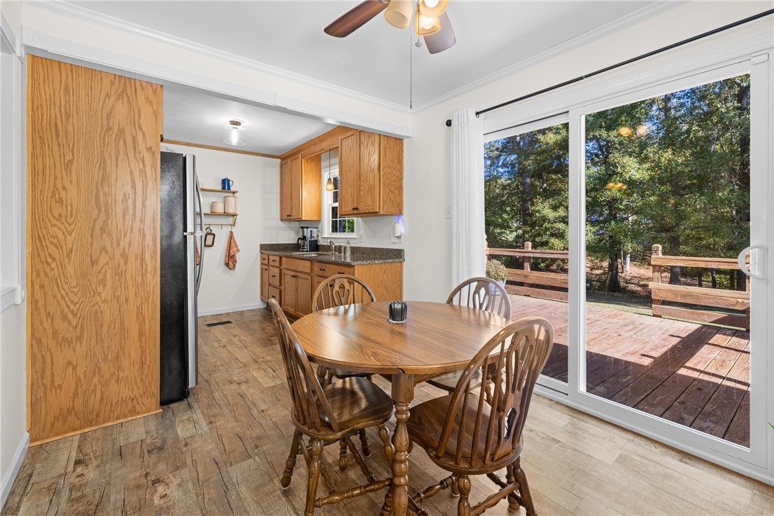 105 Scott Drive Seneca, SC 29678 - Photo 5 of 21 Dining area