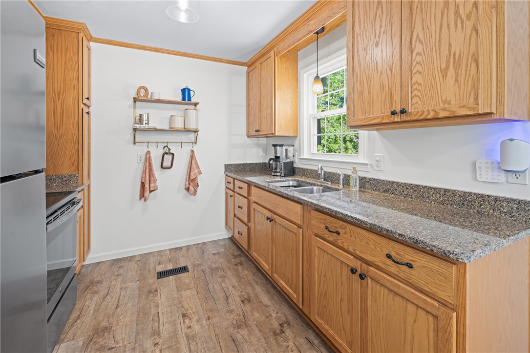 105 Scott Drive Seneca, SC 29678 - Photo 6 of 21 Kitchen