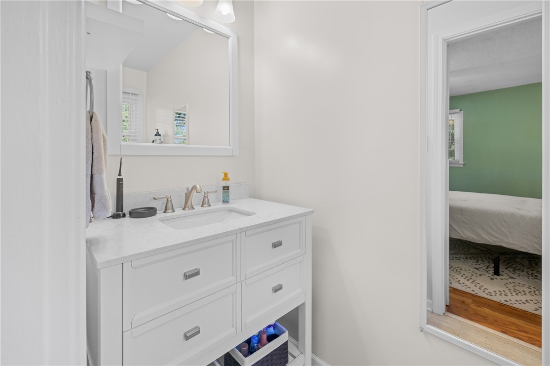 105 Scott Drive Seneca, SC 29678 - Photo 10 of 21 Primary bedroom half bath