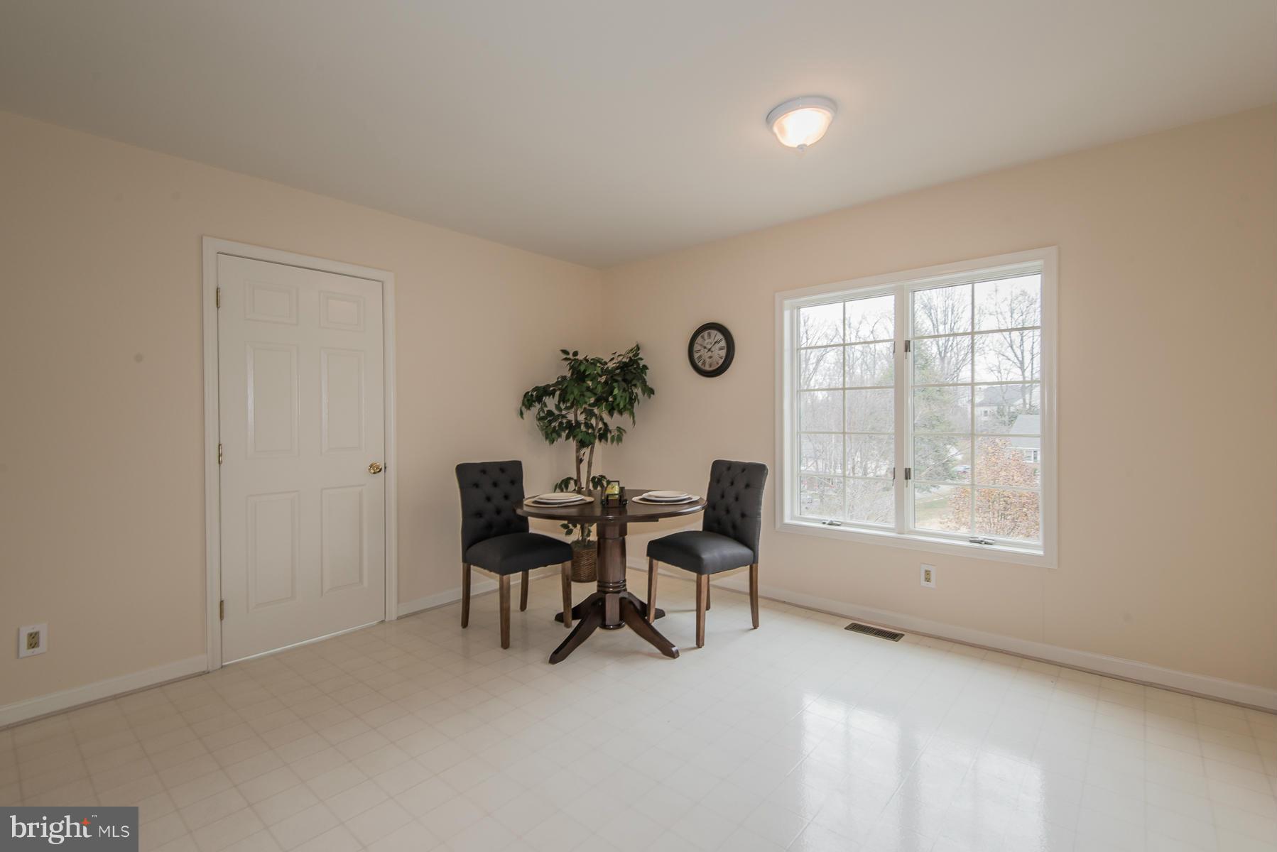 4830 Roundhill Road Ellicott City, MD 21043 - Photo 15 of 29 Morning room
