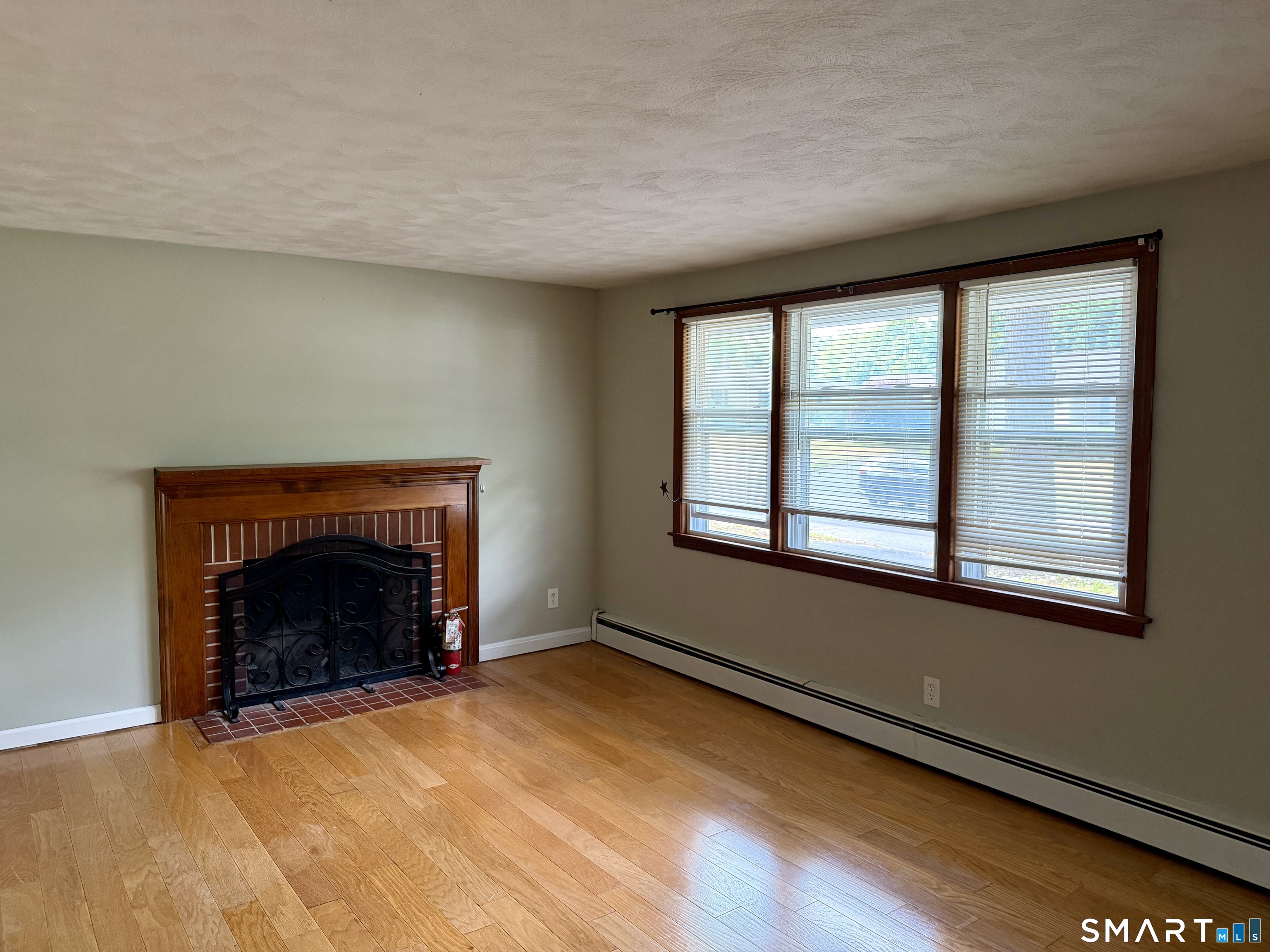 4 Betty Road Enfield, CT 06082 - Photo 13 of 30