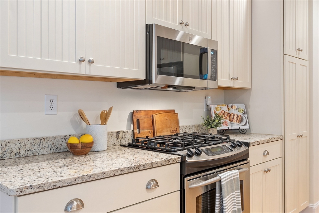 31 Sandstone Road, Unit 31 Westford, MA 01886 - Photo 7 of 42 Gallery Image 7