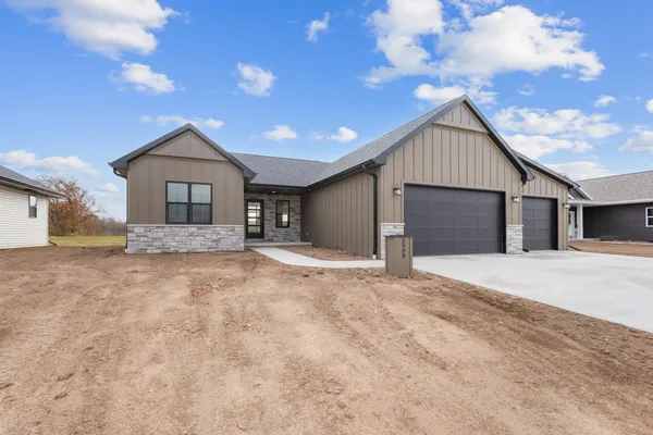 $528,900 | 2998 Creekwood Drive, Green Bay, WI 54311