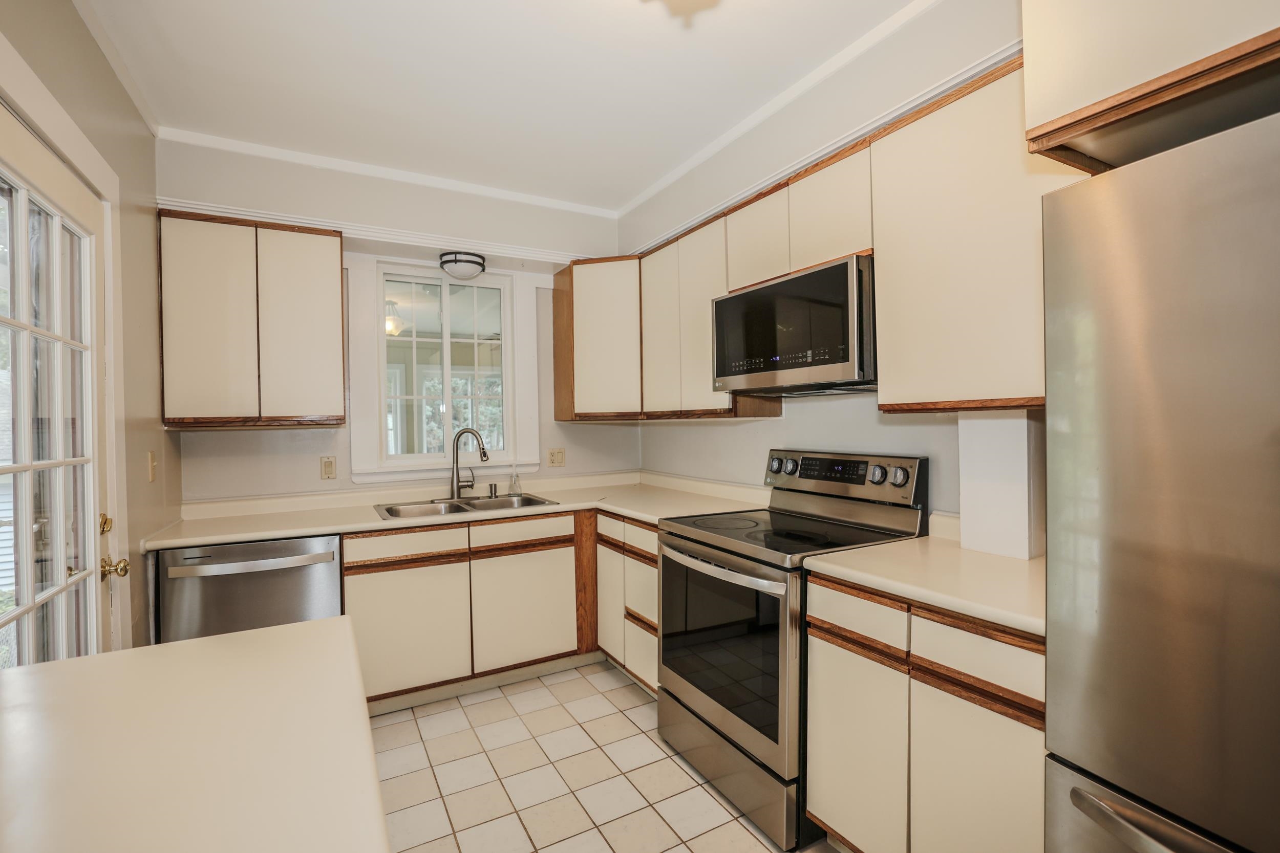 749 Maple Street Manchester, NH 03104 - Photo 15 of 34 Gallery Image 15