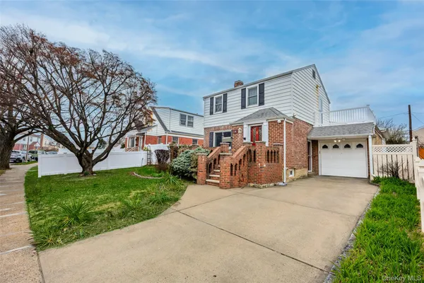 $849,000 | 82 Cerenzia Boulevard, Elmont, NY 11003