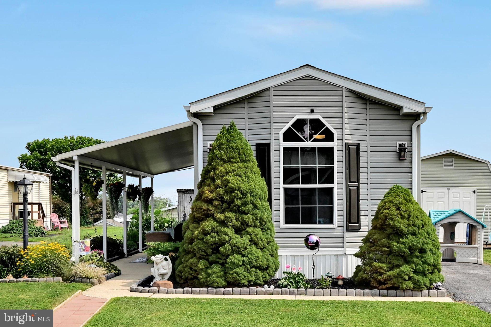 40 Ridgewood Manor Manheim, PA 17545 - Photo 5 of 25 Exterior Front
