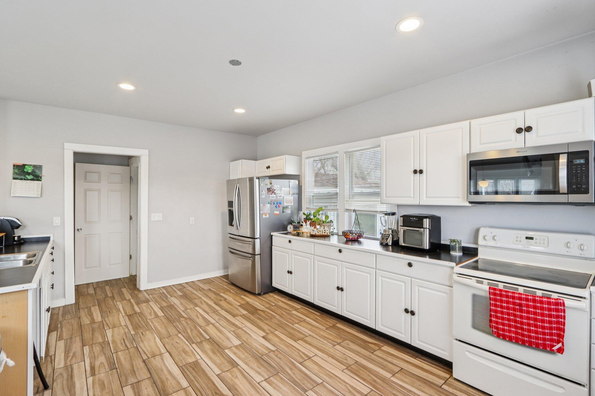 8051 North Granville Road Milwaukee, WI 53224 - Photo 16 of 86 16-web-or-mls-N Granville Rd-S0404-016