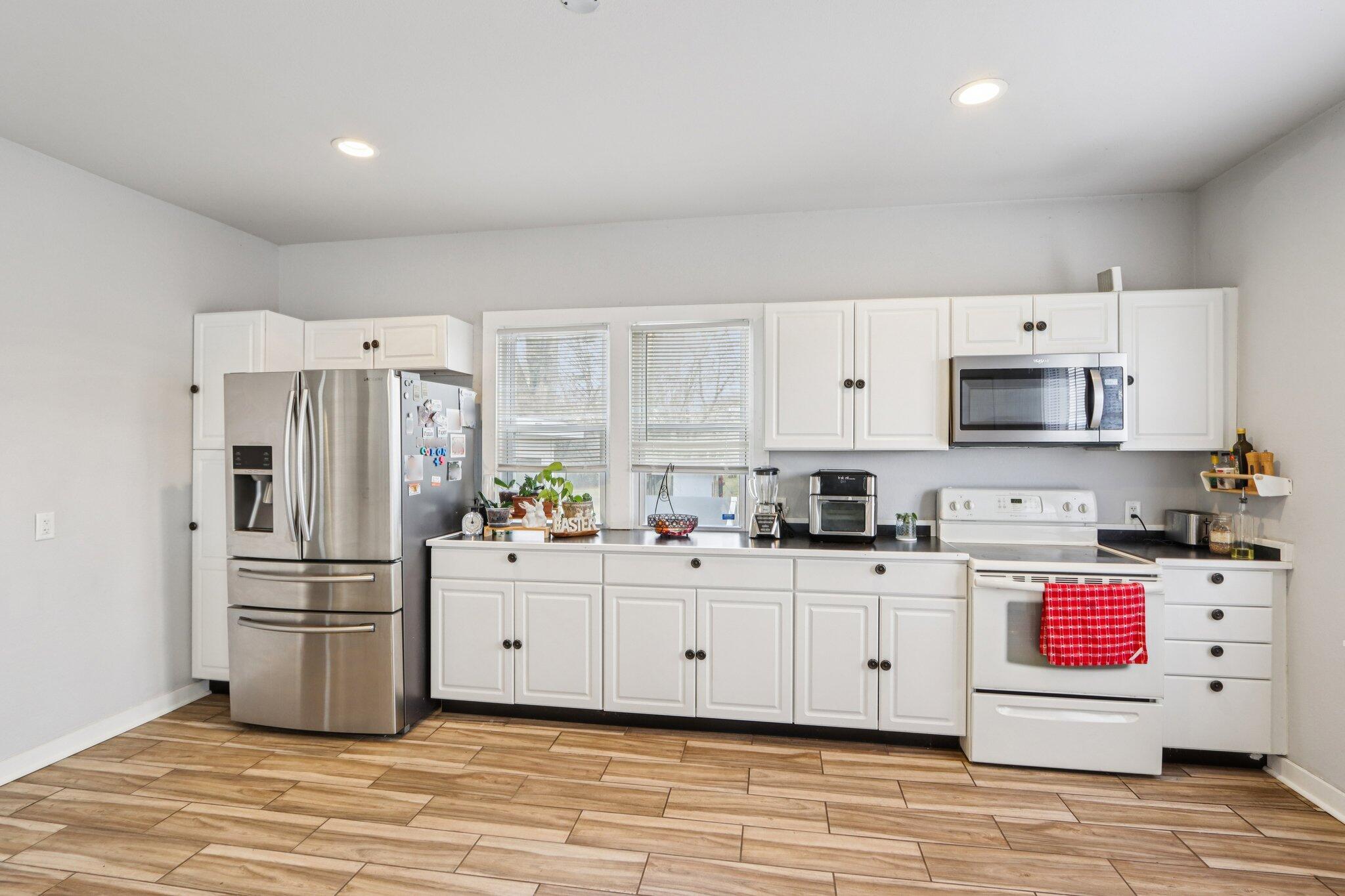 8051 North Granville Road Milwaukee, WI 53224 - Photo 20 of 86 20-web-or-mls-N Granville Rd-S0404-020