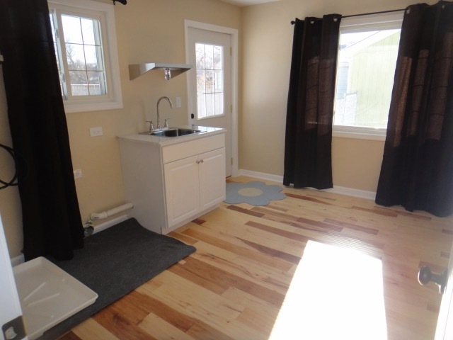 5711 Willow Springs Road Countryside, IL 60525 - Photo 9 of 17 a bedroom with a bed and a mirror