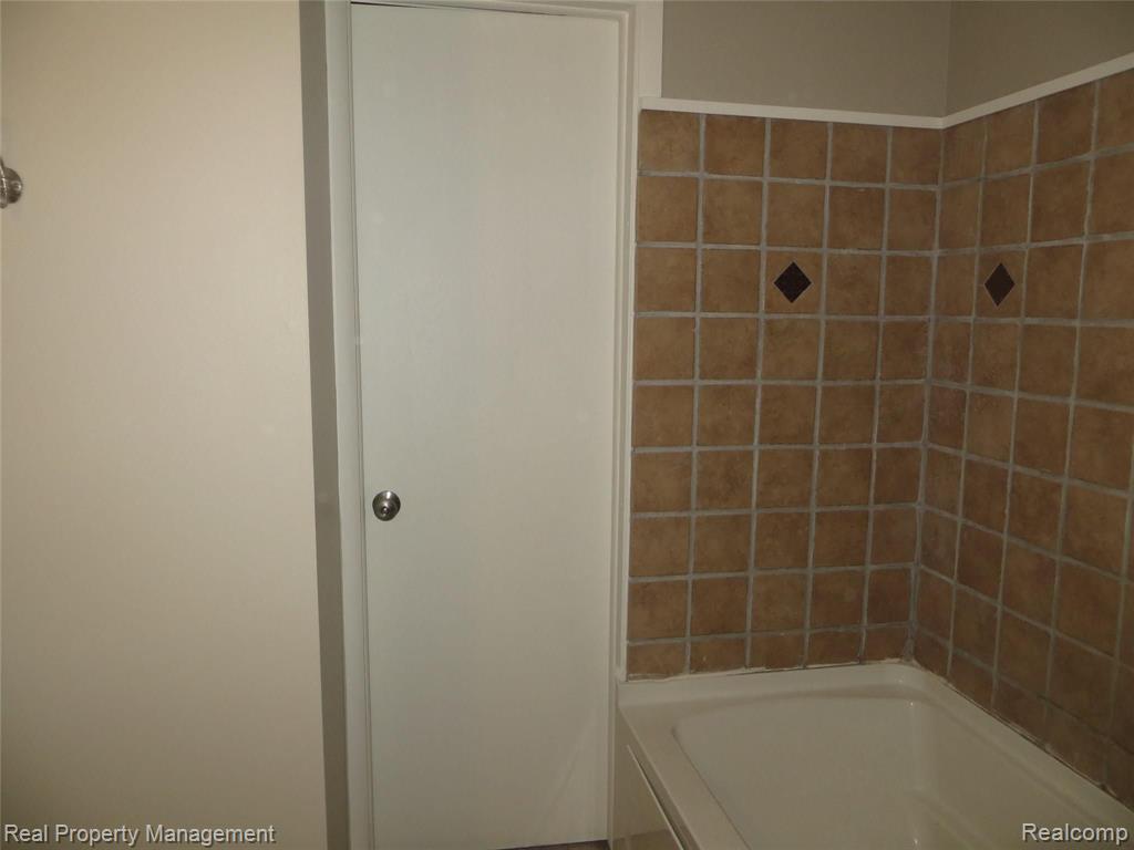 710 East South Boulevard Rochester, MI 48307 - Photo 10 of 25