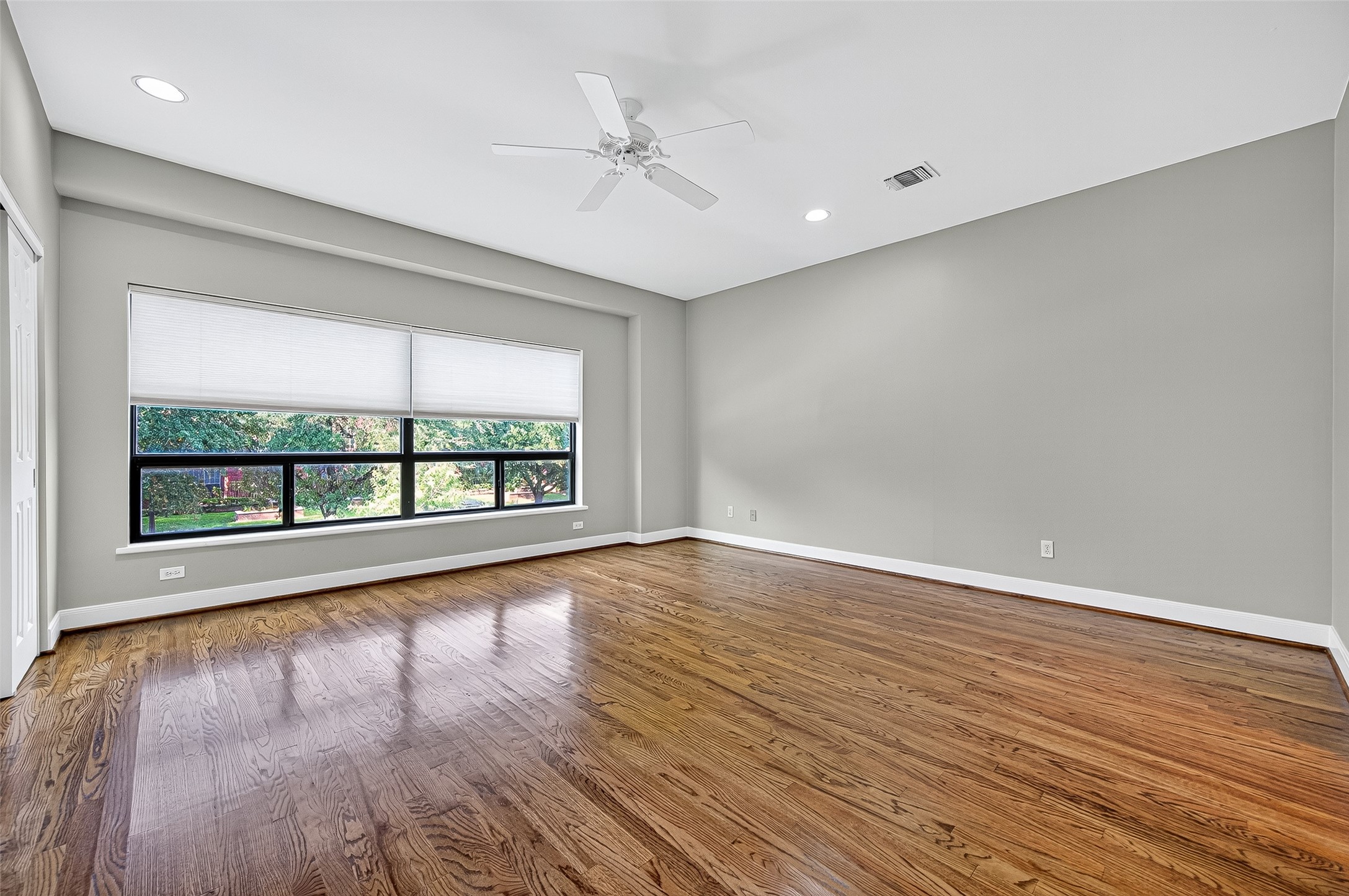 3027 Bissonnet Street Houston, TX 77005 - Photo 29 of 47 Large Secondary bedroom with hardwood floors and good natural light