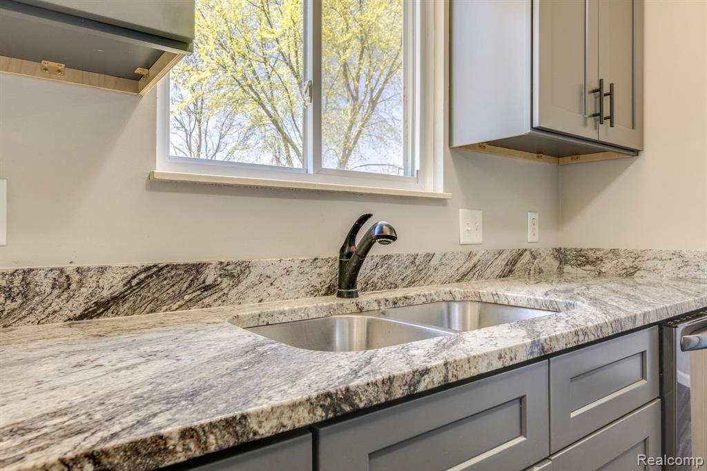 3079 Beach Road Port Huron, MI 48060 - Photo 2 of 12