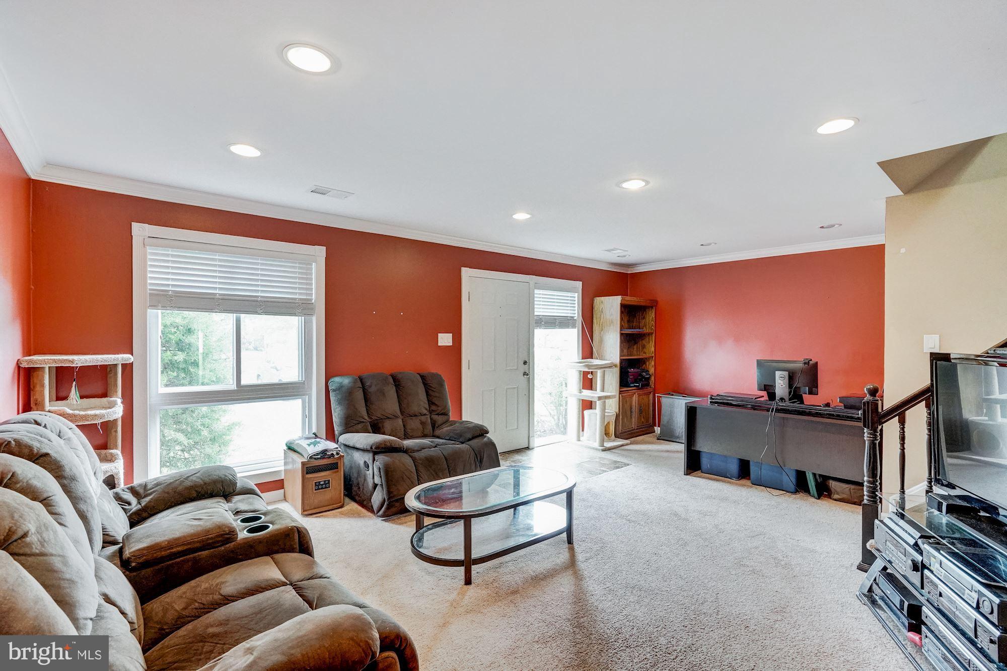 129 North Cottage Road Sterling, VA 20164 - Photo 4 of 29 Gallery Image 4
