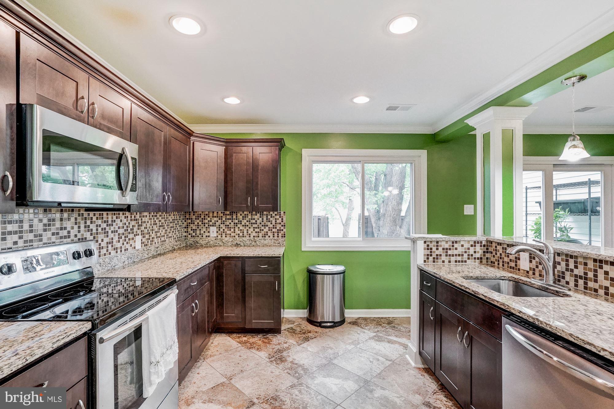 129 North Cottage Road Sterling, VA 20164 - Photo 7 of 29 Gallery Image 7