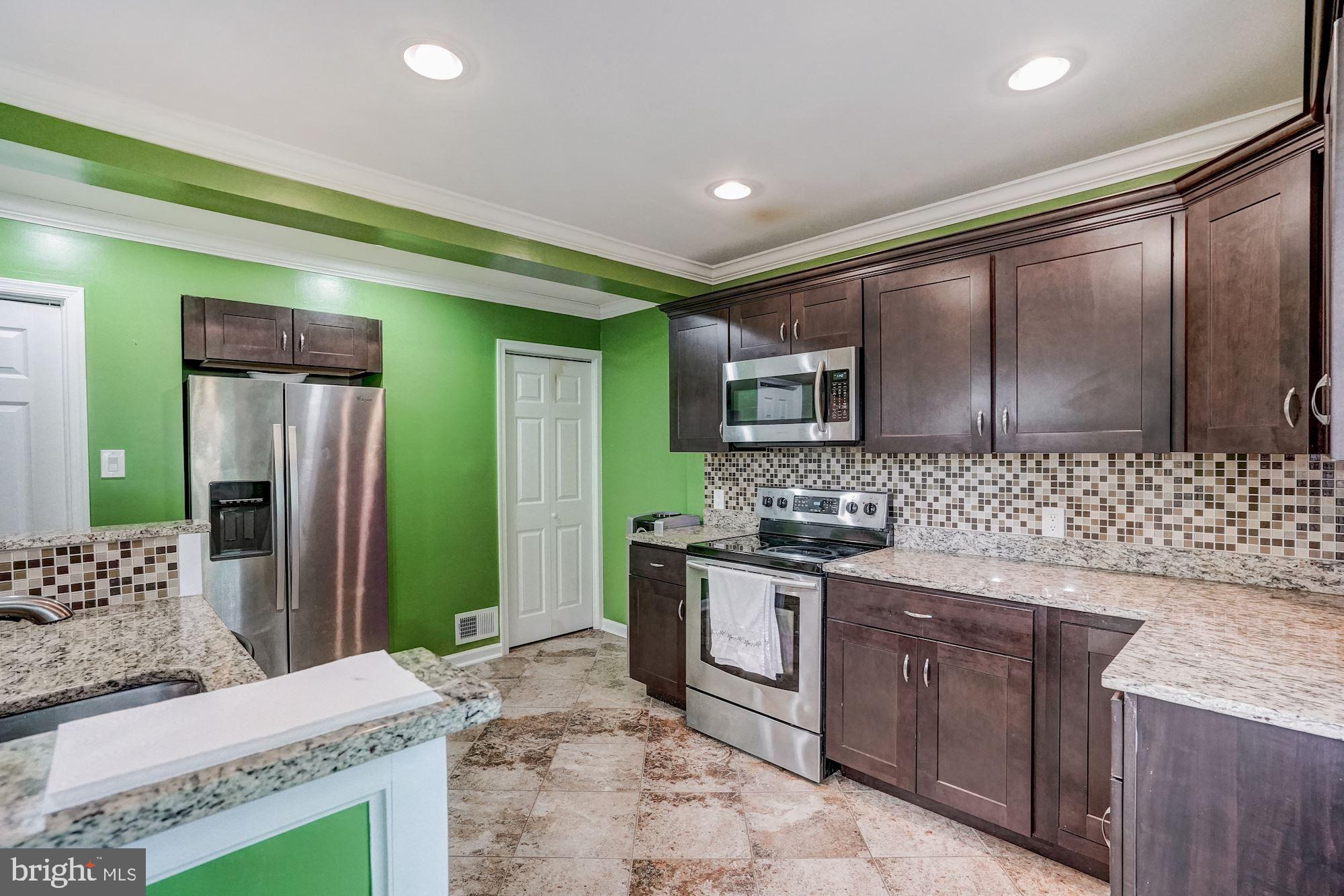 129 North Cottage Road Sterling, VA 20164 - Photo 8 of 29 Gallery Image 8