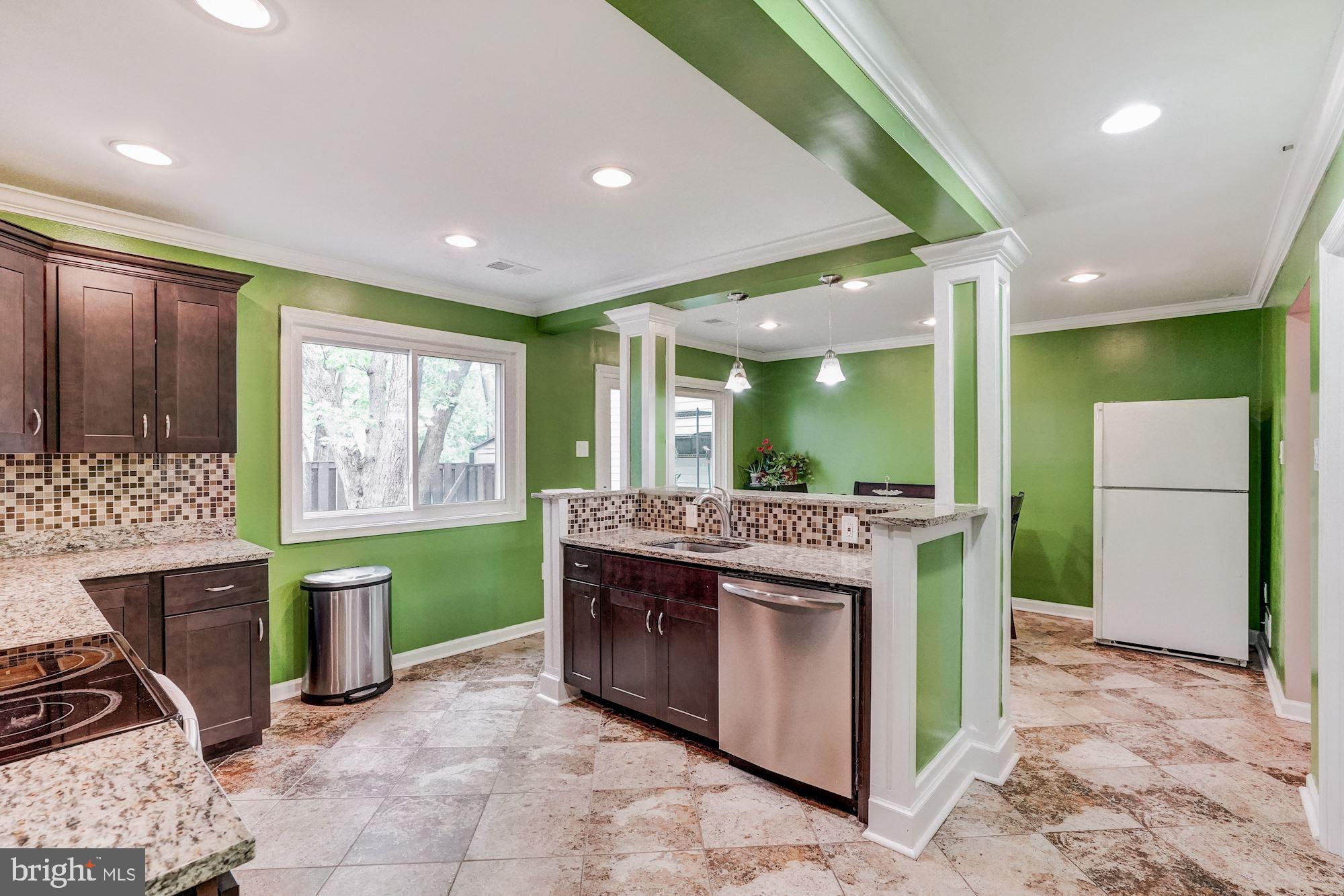 129 North Cottage Road Sterling, VA 20164 - Photo 10 of 29 Gallery Image 10