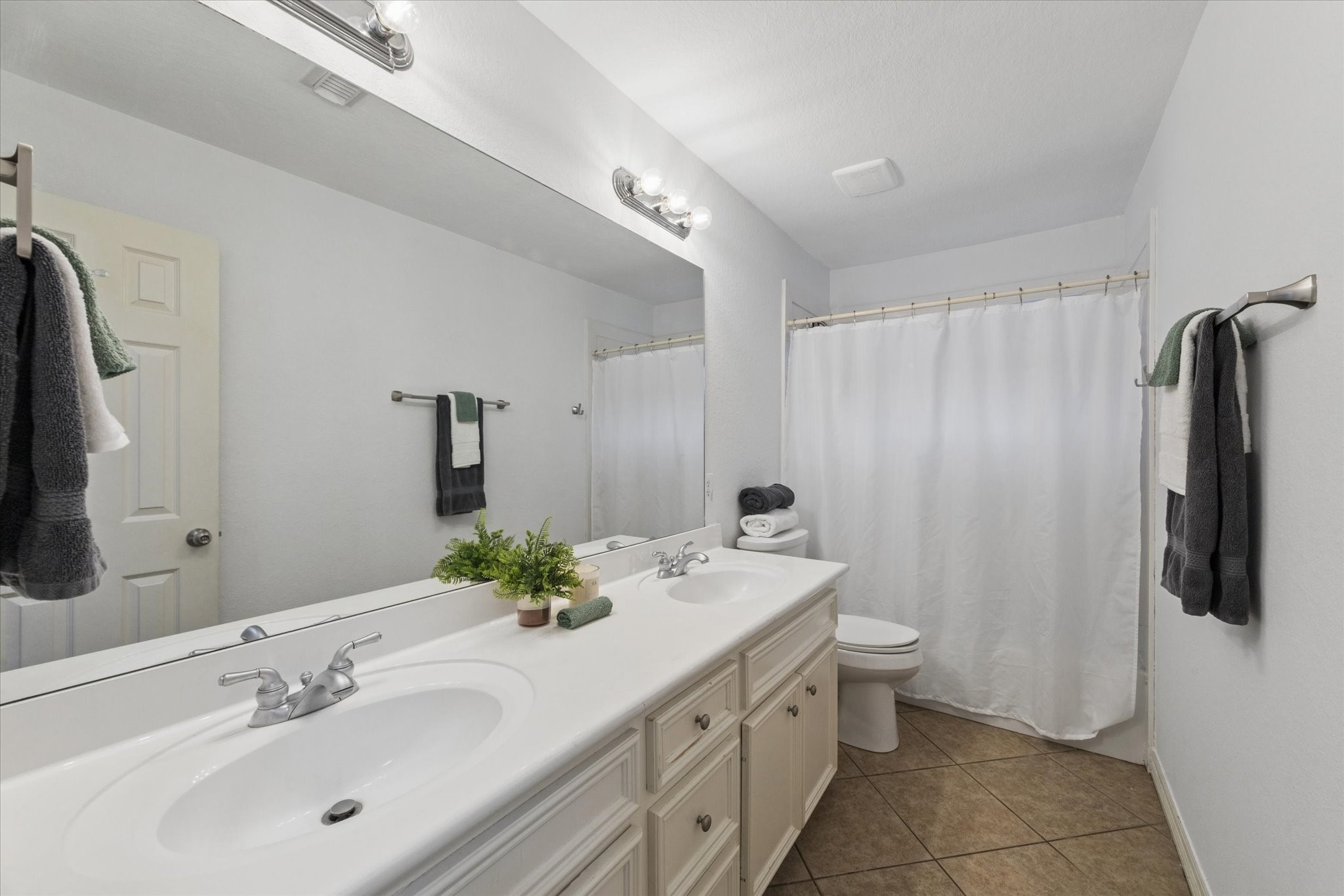 2450 Sullivan Lane Dickinson, TX 77539 - Photo 14 of 18