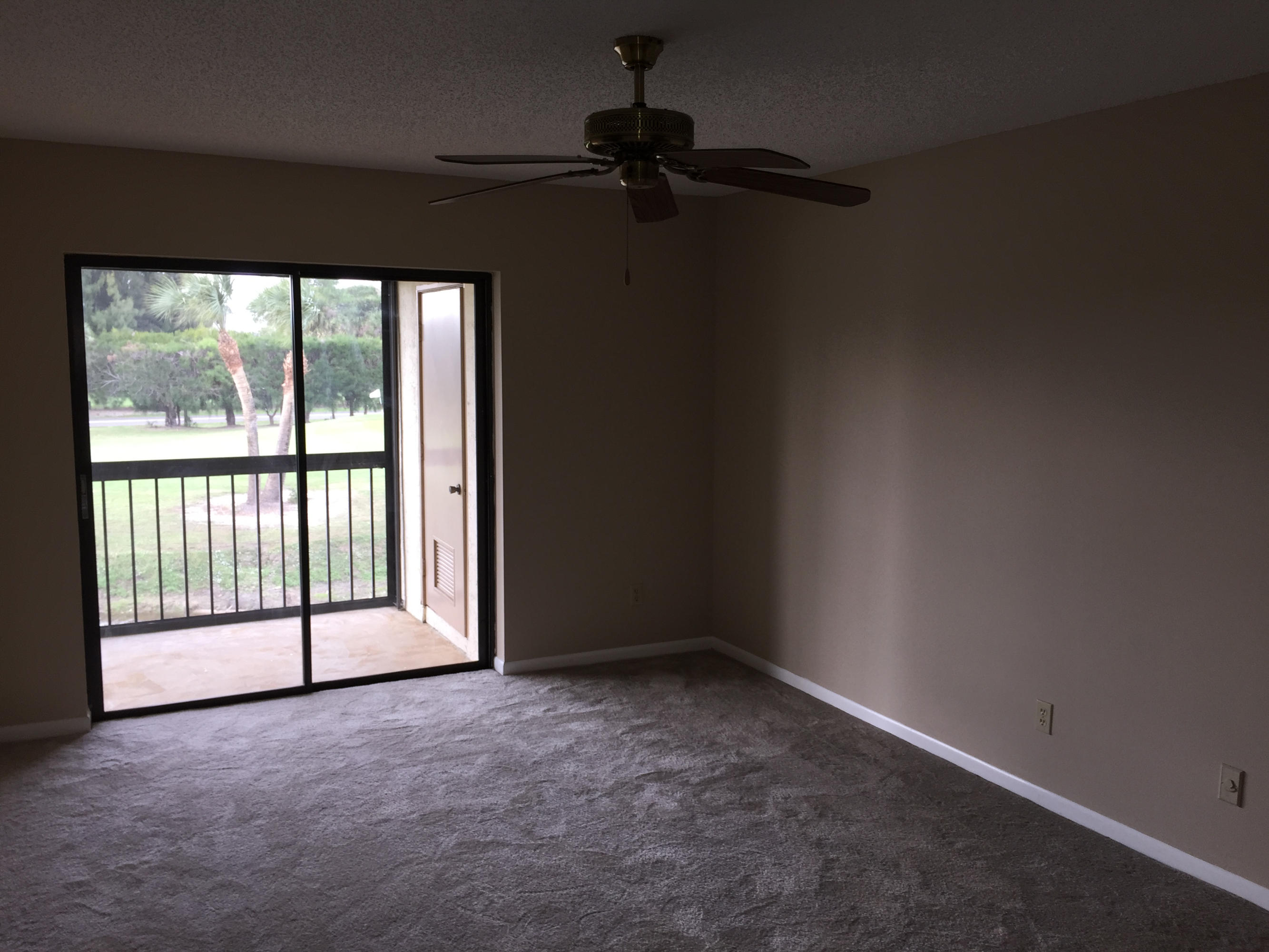 402 Pinecrest Circle, Unit D Jupiter, FL 33458 - Photo 5 of 13 IMG_5344