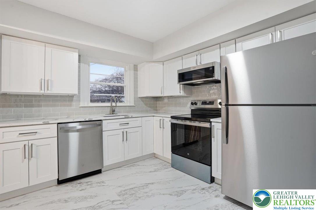 3120 Hilly Road Bethlehem, PA 18017 - Photo 6 of 37 a kitchen with a refrigerator stove and microwave