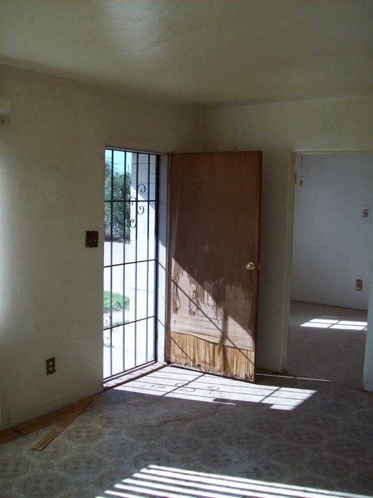 126 West Roeser Road Phoenix, AZ 85041 - Photo 2 of 8 FR