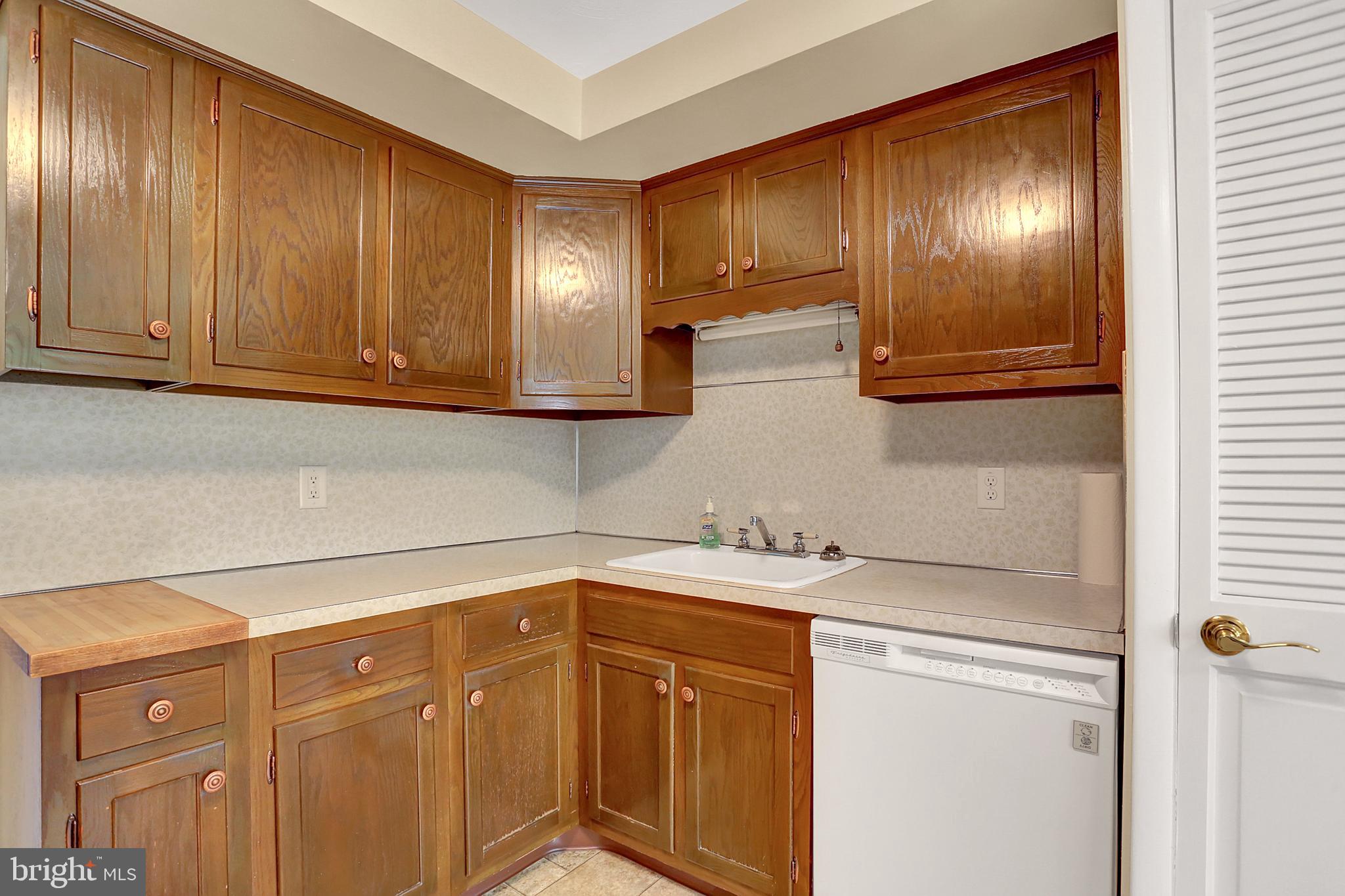 2051 Garnet Road York, PA 17403 - Photo 13 of 53 Gallery Image 13