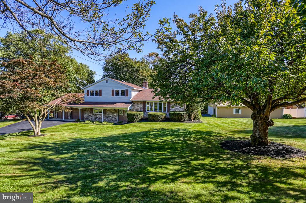 2051 Garnet Road York, PA 17403 - Photo 4 of 53 Gallery Image 4