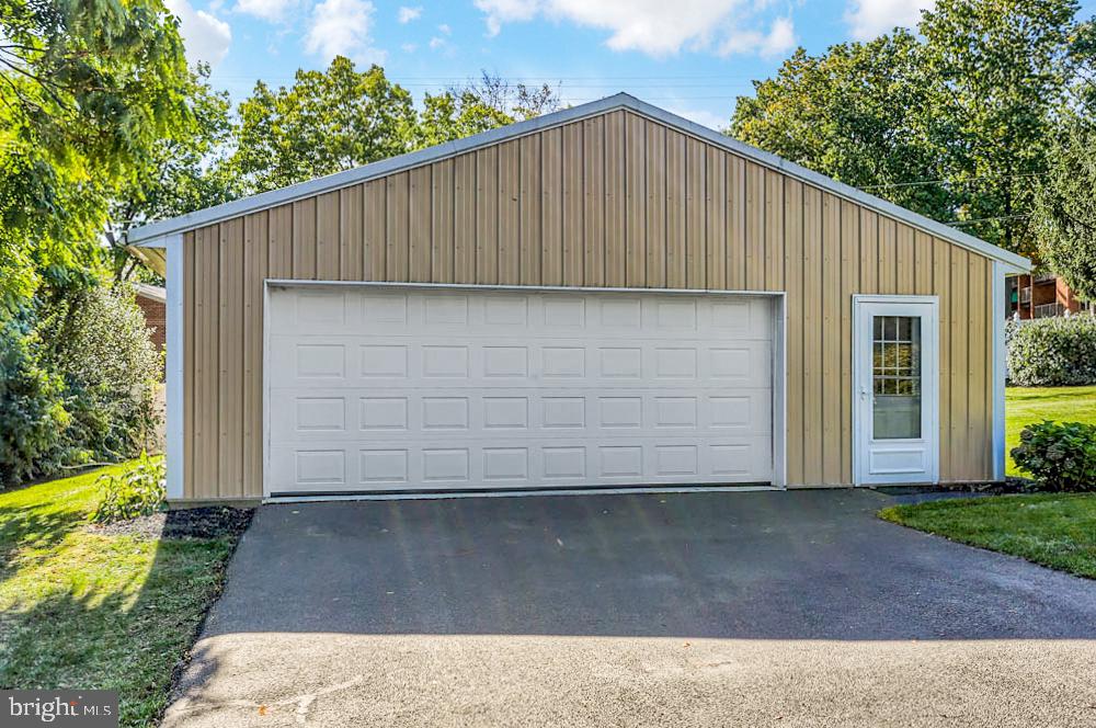 2051 Garnet Road York, PA 17403 - Photo 39 of 53 Gallery Image 39