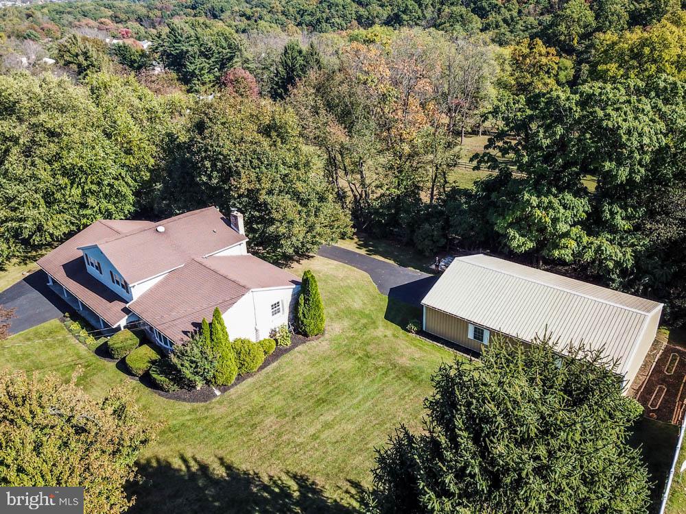 2051 Garnet Road York, PA 17403 - Photo 52 of 53 Gallery Image 52