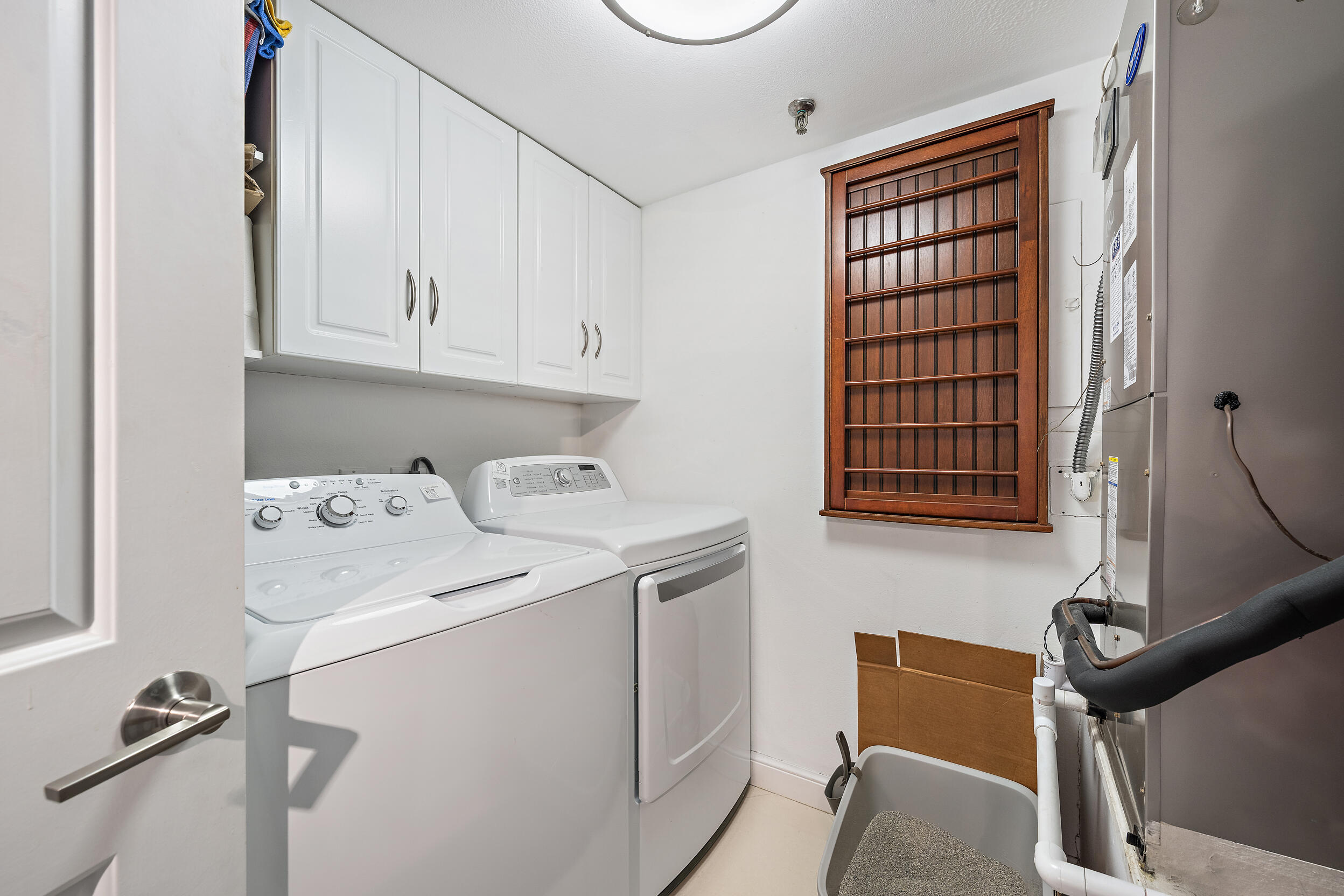 176 Helios Drive, Unit 603 Jupiter, FL 33477 - Photo 17 of 28 a utility room with dryer and washer