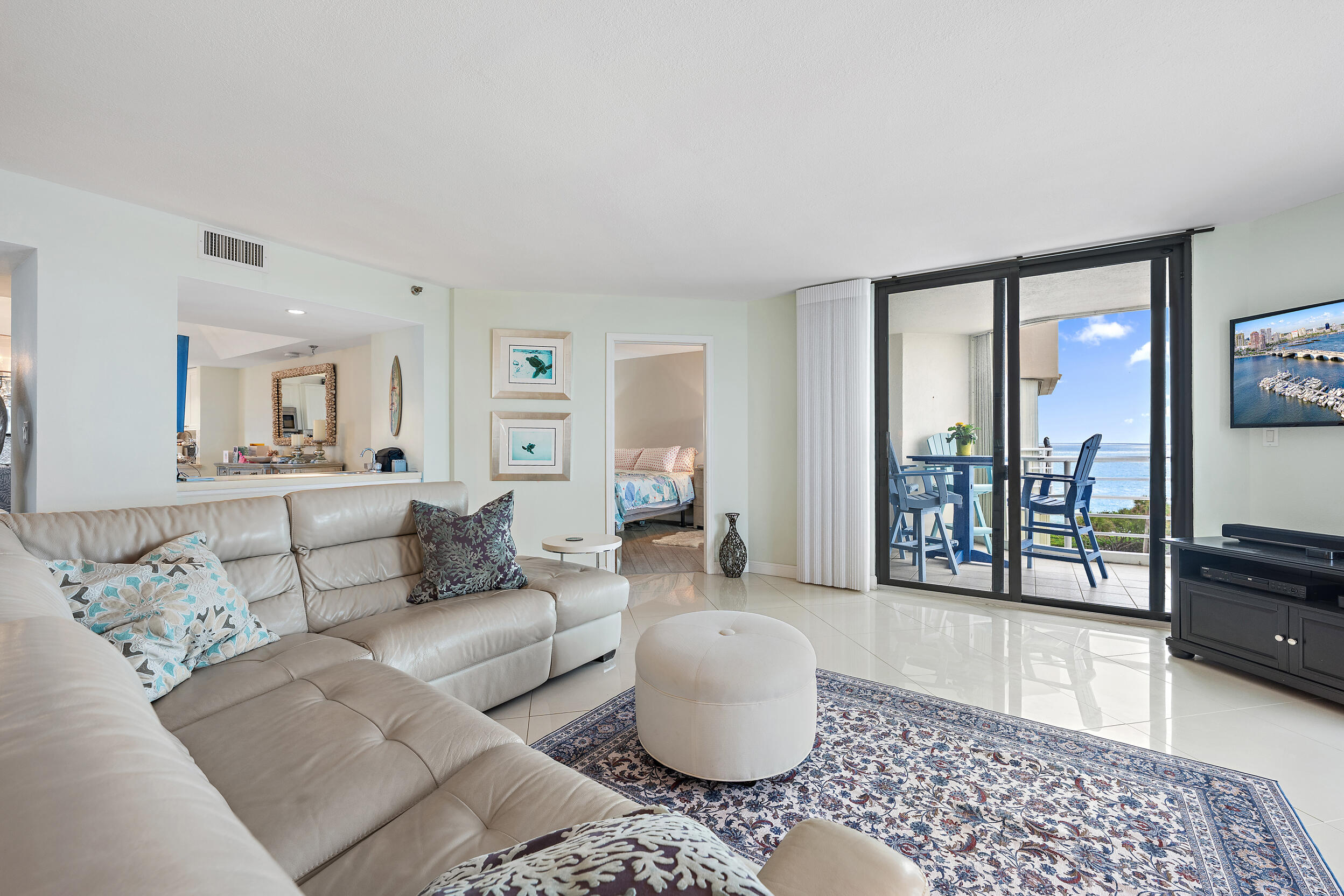 176 Helios Drive, Unit 603 Jupiter, FL 33477 - Photo 5 of 28 a living room with furniture and a couch