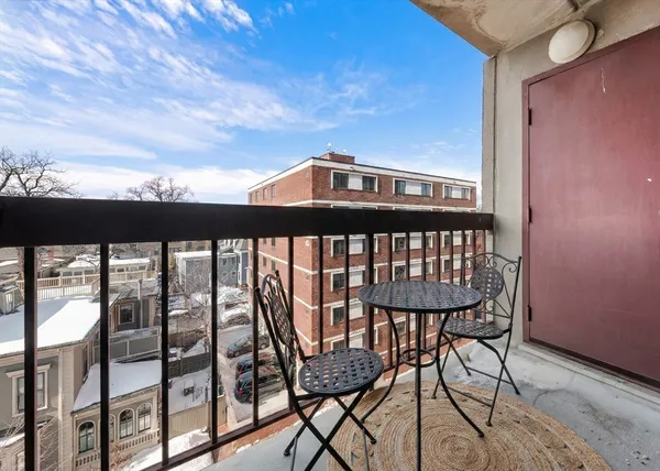 $4,300 | 280 Harvard Street, Unit 5D, Cambridge, MA 02139