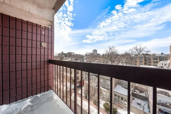 $4,300 | 280 Harvard Street, Unit 5D, Cambridge, MA 02139