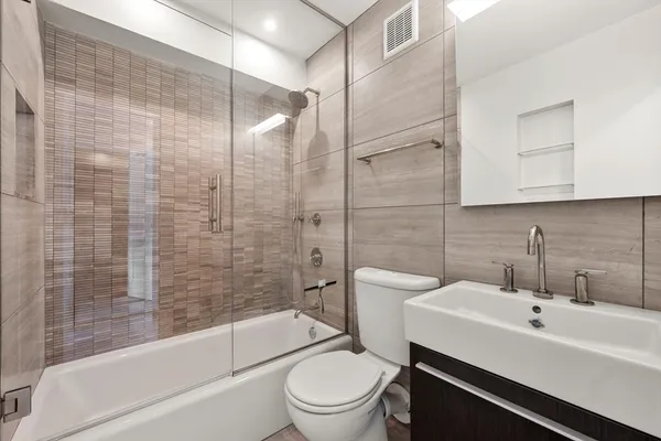 $4,300 | 280 Harvard Street, Unit 5D, Cambridge, MA 02139