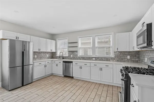 $2,300 | 123 Radcliffe Avenue, Unit 2, Providence, RI 02908