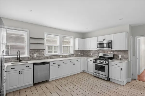 $2,300 | 123 Radcliffe Avenue, Unit 2, Providence, RI 02908